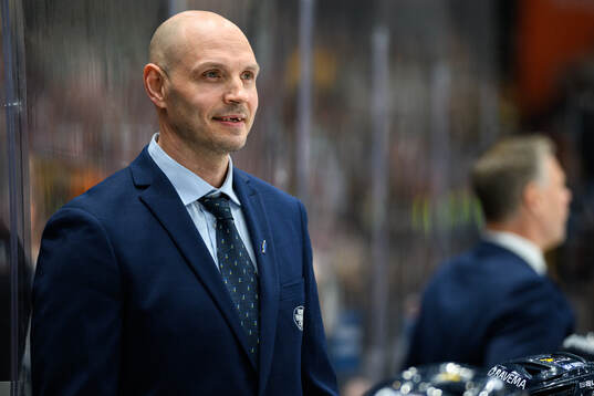 HV71s assisterande tränare Kristopher Beech