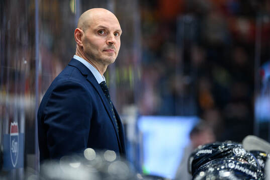 HV71s assisterande tränare Kristopher Beech