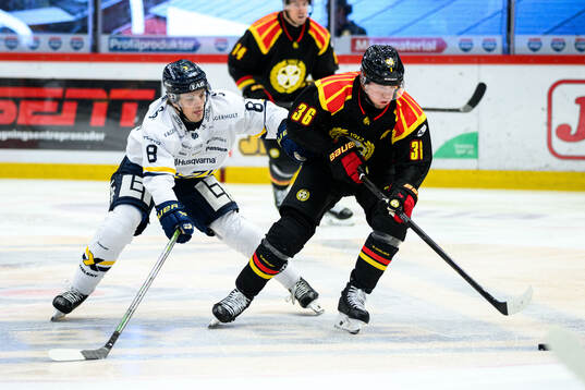 HV71s Lucas Lagerberg och Brynäs Linus Ölund