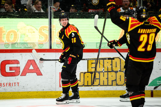 Brynäs Linus Ölund jublar