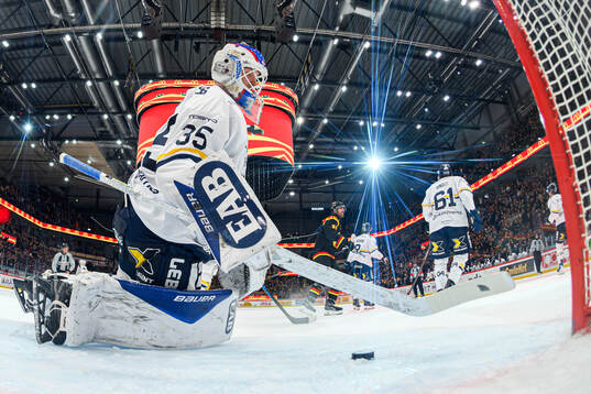 HV71s målvakt Olof Glifford deppar