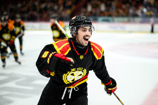 Brynäs Bobby Trivigno jublar