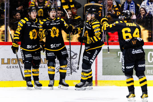 Skellefteås Mikkel Aagaard jublar