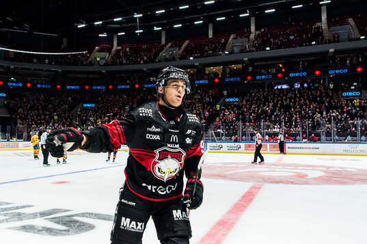 Malmö Redhawks Axel Sundberg jublar