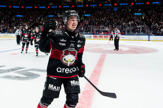 Malmö Redhawks Petter Vesterheim jublar