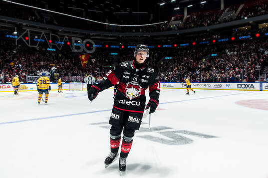 Malmö Redhawks Linus Öberg jublar