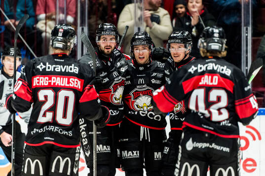 Malmö Redhawks Linus Öberg jublar