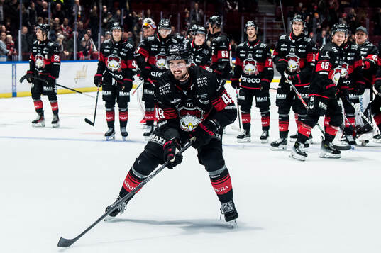 Malmö Redhawks Seth Barton jublar