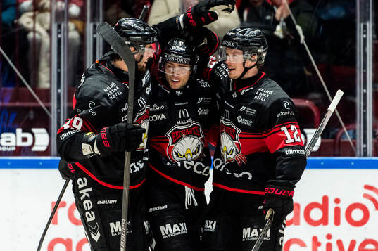 Malmö Redhawks Linus Öberg jublar