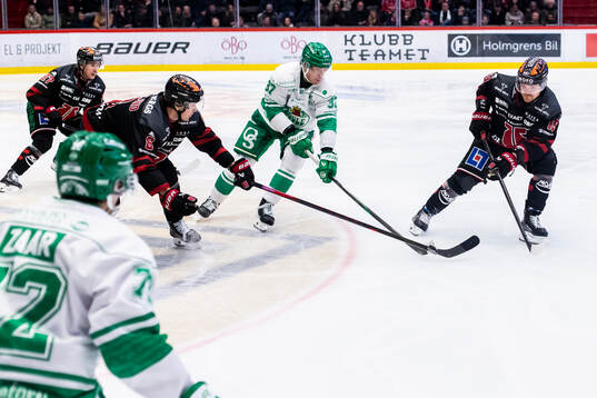 Örebros Filip Berglund och Sean Malone och Rögles Albin