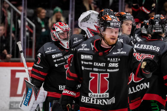 Örebros målvakt Jhonas Enroth jublar