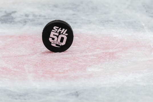 En puck med texten SHL 50