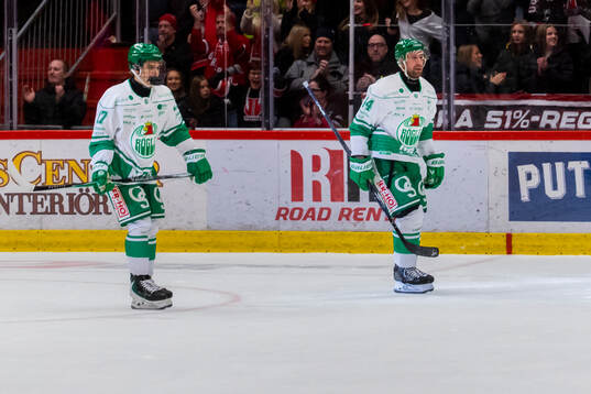 Rögles Nils Bartholdsson och Calvin De Haan deppar vid 3-1