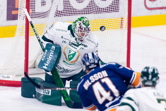 Färjestads målvakt Emil Larmi