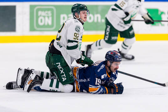 Färjestads Lucas Forsell och Växjös Reid Gardiner