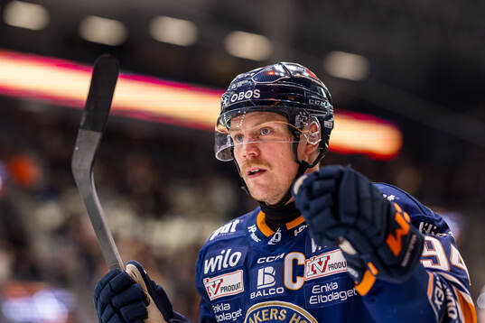 Växjös Joel Persson jublar