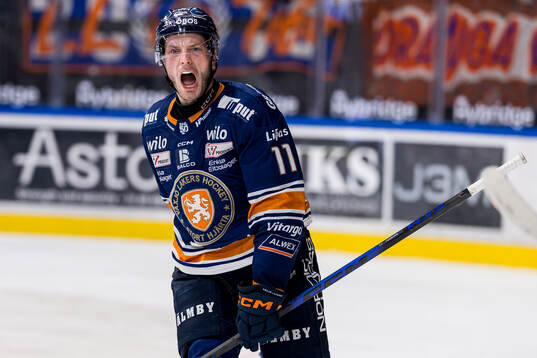 Växjös Brogan Rafferty jublar