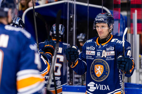 Växjös Keegan Lowe jublar