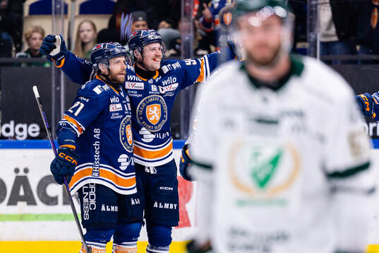 Växjös Brian Cooper och Joel Persson jublar
