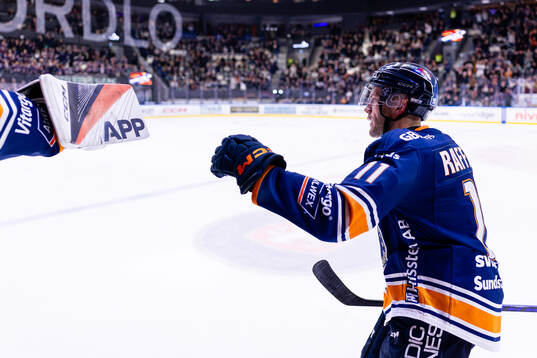 Växjös Brogan Rafferty jublar