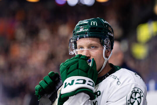 Färjestads Gabriel Carlsson deppar