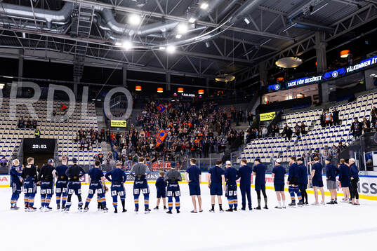 Växjös spelare jublar framför fansen