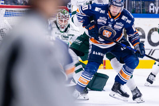 Färjestads målvakt Emil Larmi