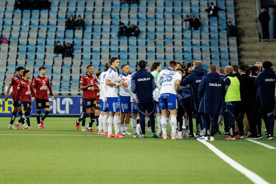 Örgrytes och IFK Norrköpings spelare lämnar planen