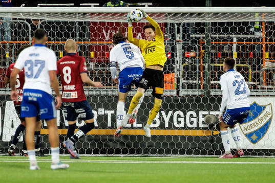 IFK Norrköpings Christoffer Nyman och Örgrytes målvakt