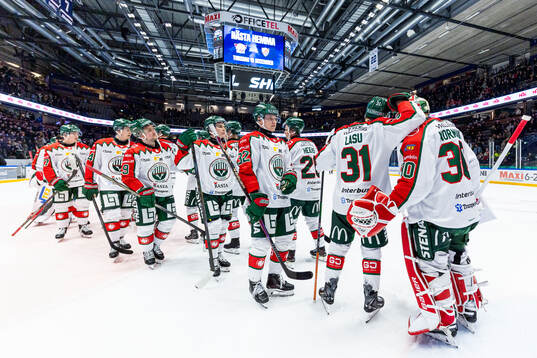 Frölundas spelare jublar