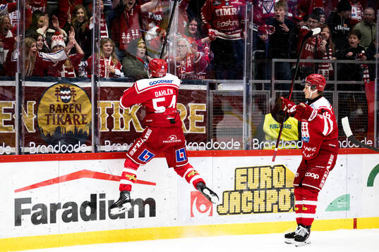 Timrås Jonathan Dahlén jublar