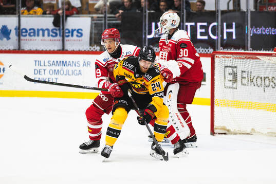 Timrås Didrik Strömberg och Luleås Brendan Shinnimin