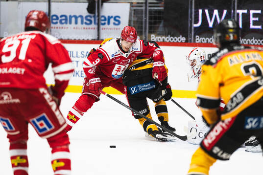 Timrås Didrik Strömberg och Luleås Brendan Shinnimin