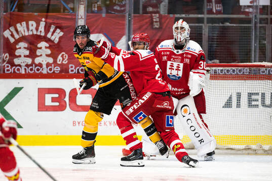 Luleås Eetu Koivistoinen och Timrås Jeremy Boyce-Rotevall