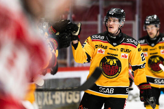 Luleås Filip Eriksson jublar