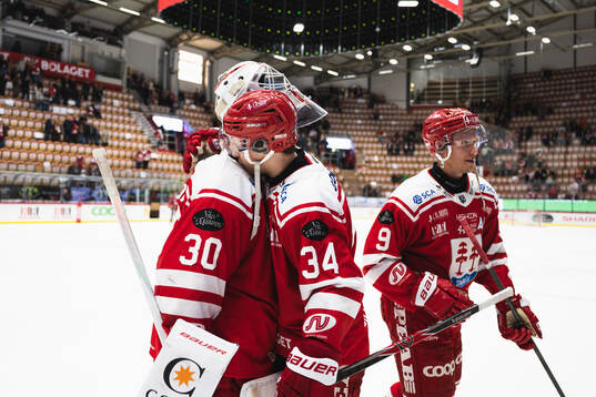 Timrås målvakt Jacob Johansson och Alfons Freij