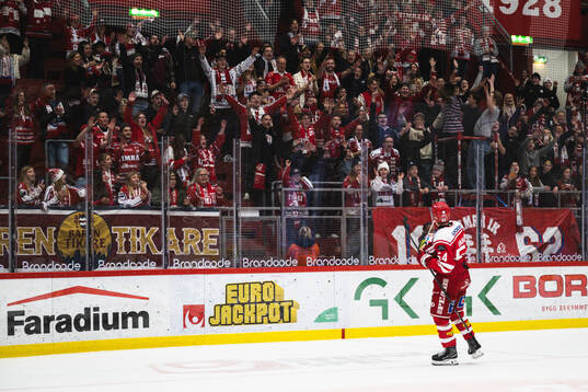 Timrås Jonathan Dahlén jublar