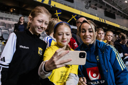 Bläddra bland fler bilder av Football, Women's National teams, Sweden, Training 