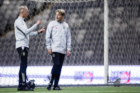 Assistant coach Niklas Egnell and head coach Tony Gustavsson