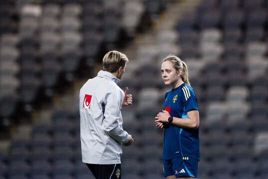 Head coach Tony Gustavsson an Alice Bergström