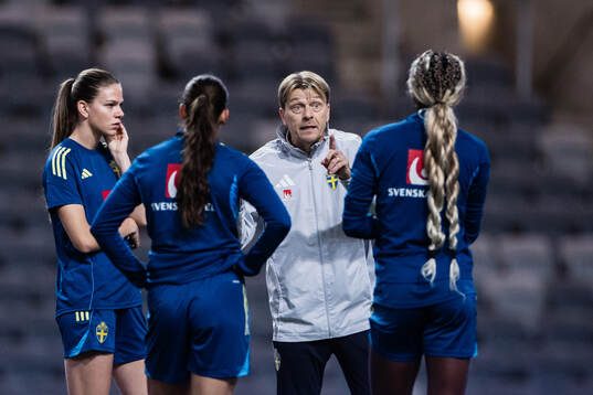 Bella Andersson, Rusul Rosa Kafaji, head coach Tony