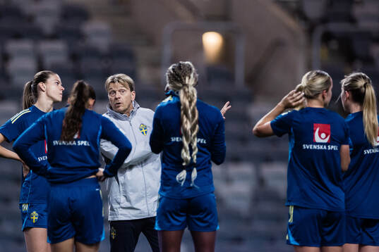 Bella Andersson, Rusul Rosa Kafaji, head coach Tony