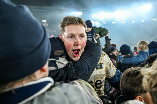 Players of Viking celebrates