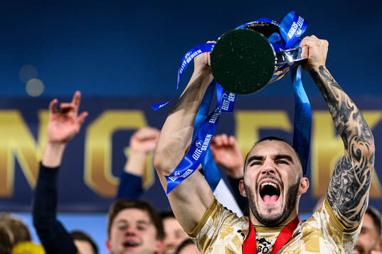 Nick D’agostino of Viking celebrate
