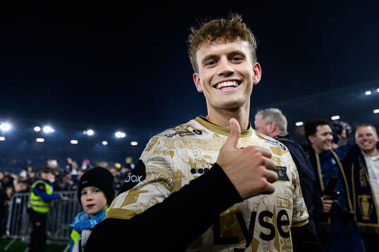 Players of Viking celebrates