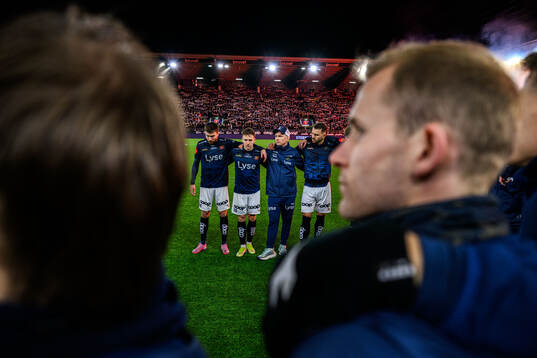 Peter Christiansen, head coach Morten Jensen and players of