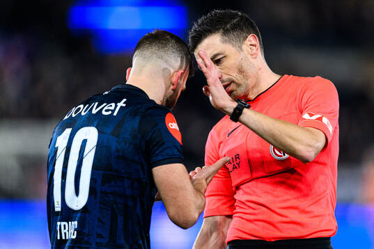 Zlatko Hovland Tripic of Viking and Referee Tore Hansen