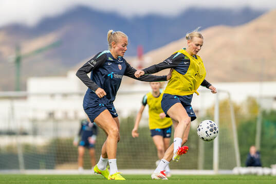 Guro Bergsvand and Karina Sævik of the Norwegian women's
