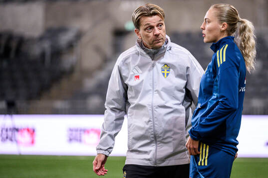 Head coach Tony Gustavsson and Elma Junttila Nelhage of the