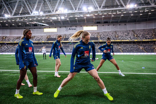Evelyn Ijeh and Alice Bergström of the Swedish women's